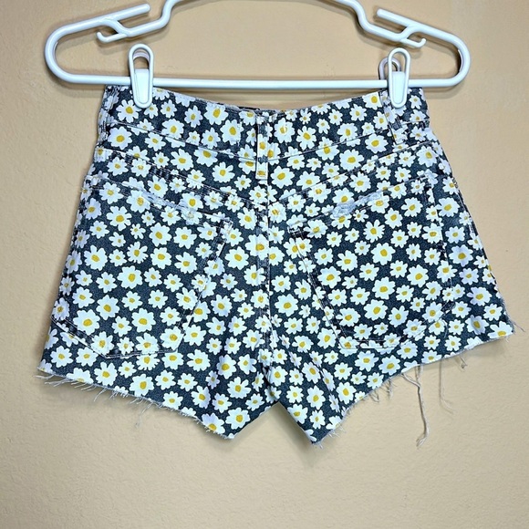 Zara Daisy Floral High Waist Denim Shorts Button Fly Size 0 Coastal Resort - Picture 3 of 9